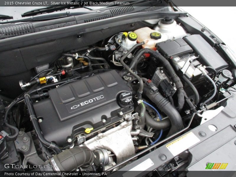 Silver Ice Metallic / Jet Black/Medium Titanium 2015 Chevrolet Cruze LT