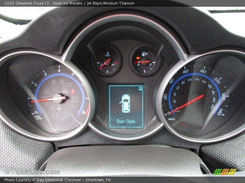 Silver Ice Metallic / Jet Black/Medium Titanium 2015 Chevrolet Cruze LT