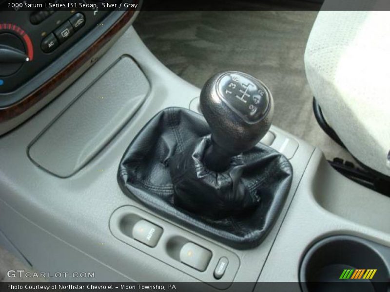 Silver / Gray 2000 Saturn L Series LS1 Sedan