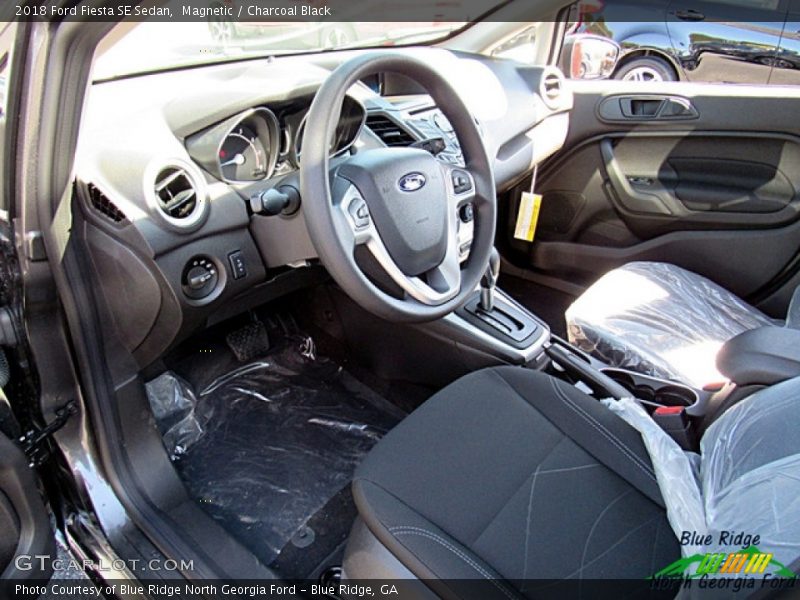 Magnetic / Charcoal Black 2018 Ford Fiesta SE Sedan