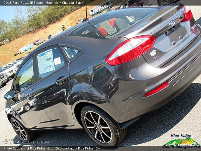 Magnetic / Charcoal Black 2018 Ford Fiesta SE Sedan