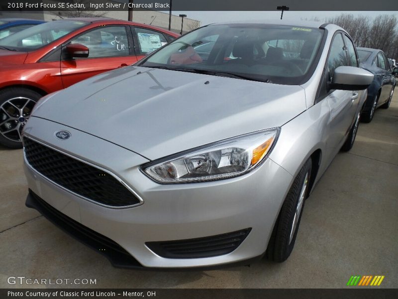 Ingot Silver / Charcoal Black 2018 Ford Focus SE Sedan