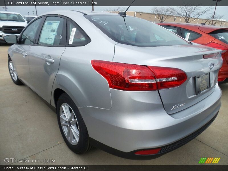 Ingot Silver / Charcoal Black 2018 Ford Focus SE Sedan