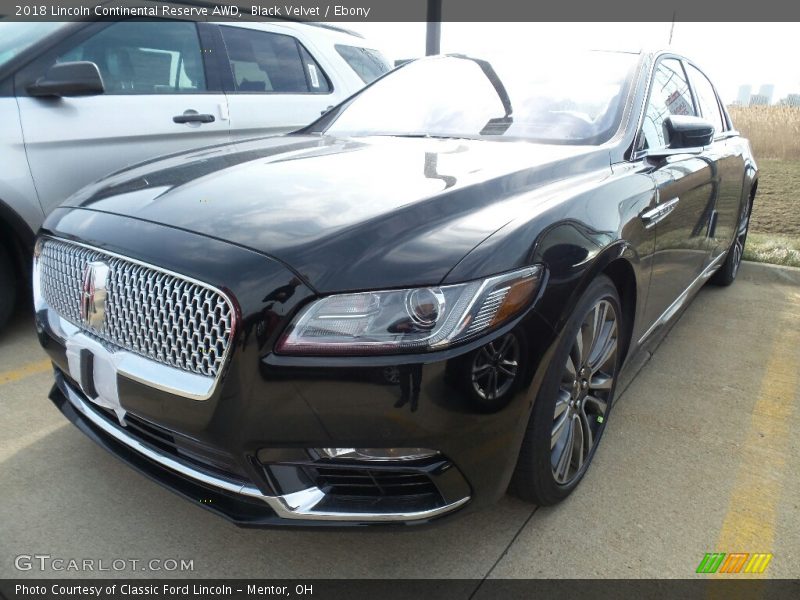 Front 3/4 View of 2018 Continental Reserve AWD