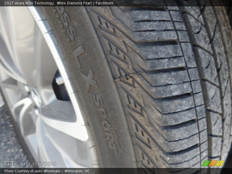 White Diamond Pearl / Parchment 2017 Acura MDX Technology