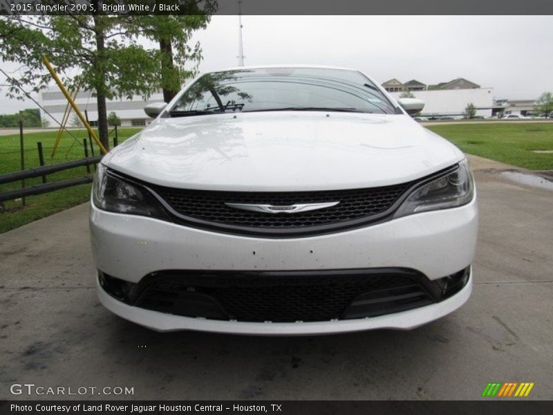 Bright White / Black 2015 Chrysler 200 S