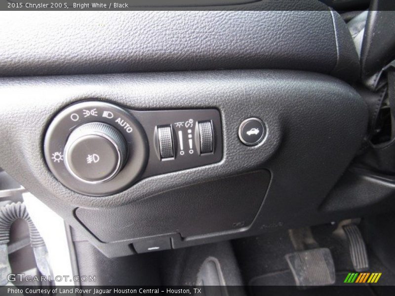 Bright White / Black 2015 Chrysler 200 S