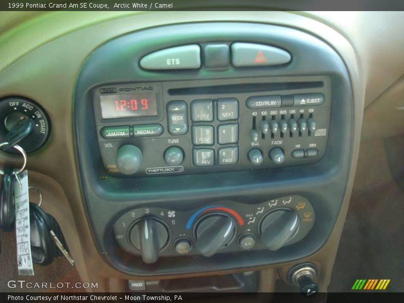 Arctic White / Camel 1999 Pontiac Grand Am SE Coupe
