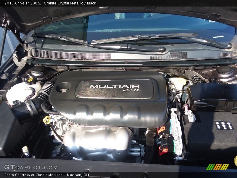 Granite Crystal Metallic / Black 2015 Chrysler 200 S
