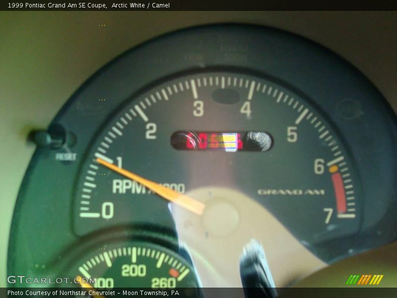 Arctic White / Camel 1999 Pontiac Grand Am SE Coupe