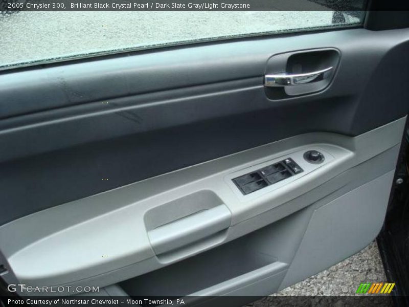 Brilliant Black Crystal Pearl / Dark Slate Gray/Light Graystone 2005 Chrysler 300