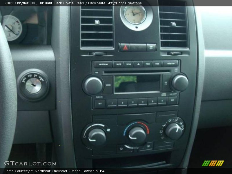 Brilliant Black Crystal Pearl / Dark Slate Gray/Light Graystone 2005 Chrysler 300