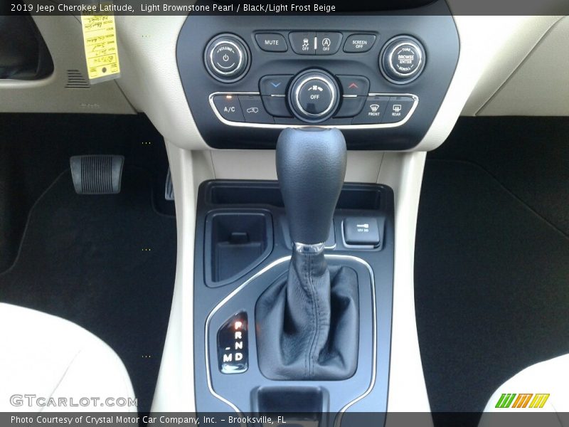 Light Brownstone Pearl / Black/Light Frost Beige 2019 Jeep Cherokee Latitude