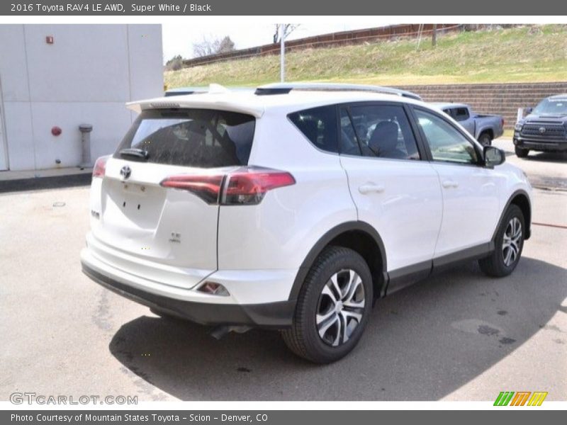 Super White / Black 2016 Toyota RAV4 LE AWD