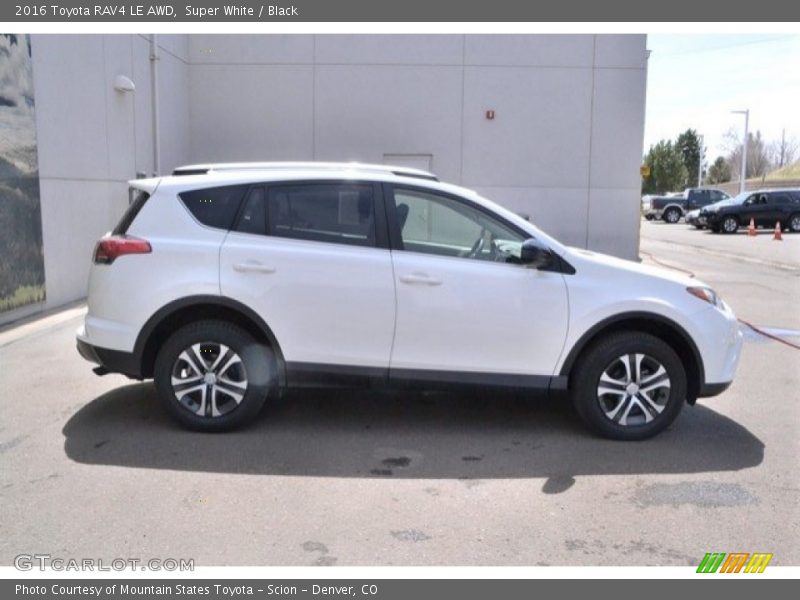 Super White / Black 2016 Toyota RAV4 LE AWD