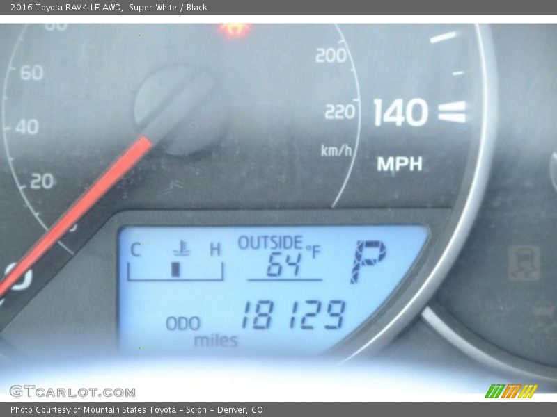 Super White / Black 2016 Toyota RAV4 LE AWD