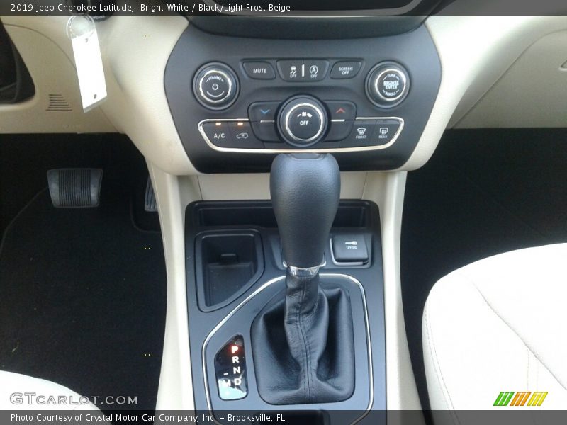 Bright White / Black/Light Frost Beige 2019 Jeep Cherokee Latitude