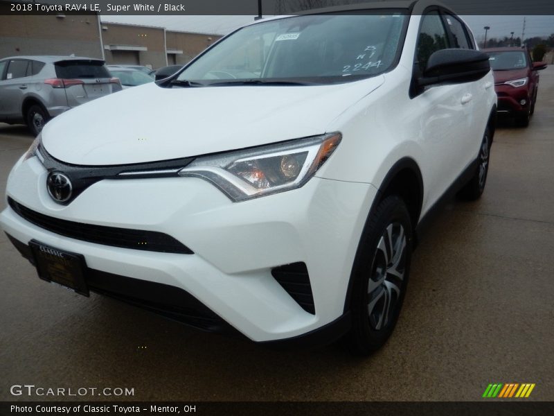 Super White / Black 2018 Toyota RAV4 LE