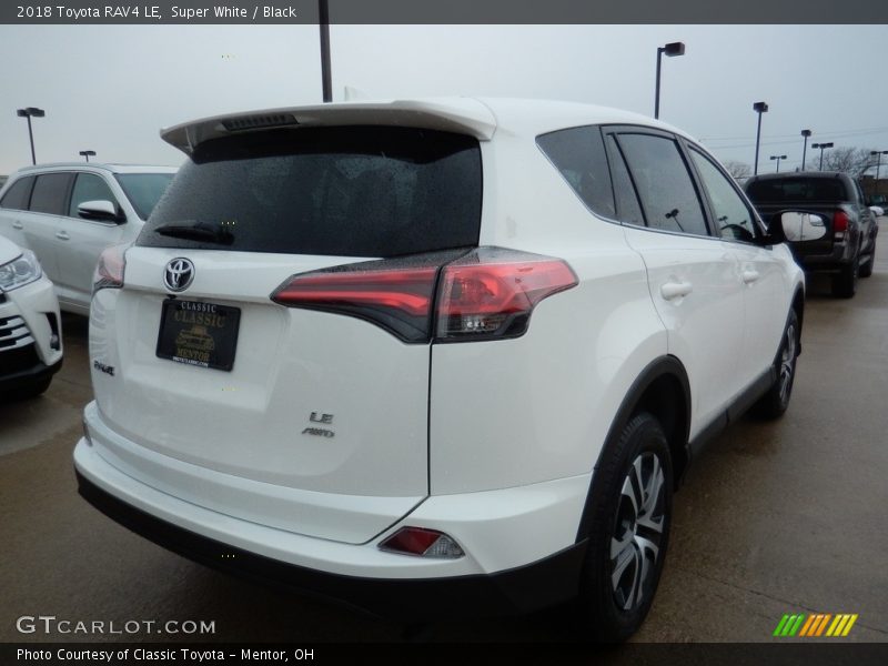 Super White / Black 2018 Toyota RAV4 LE