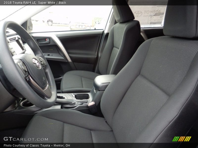 Super White / Black 2018 Toyota RAV4 LE