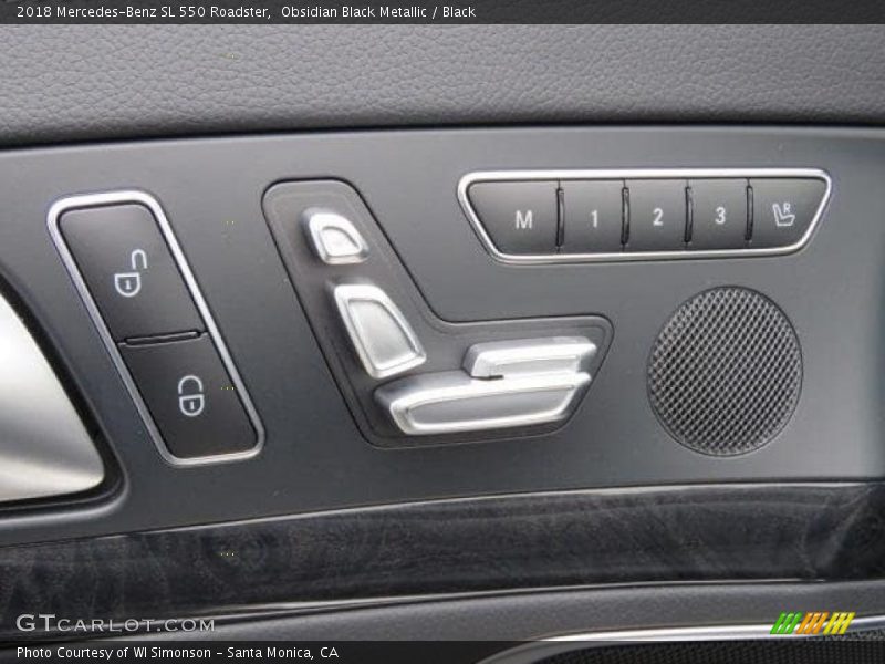 Controls of 2018 SL 550 Roadster