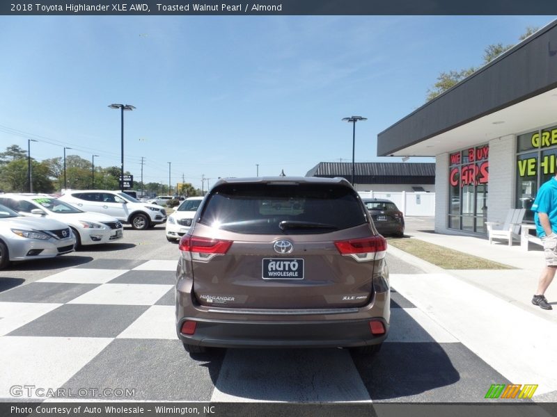 Toasted Walnut Pearl / Almond 2018 Toyota Highlander XLE AWD