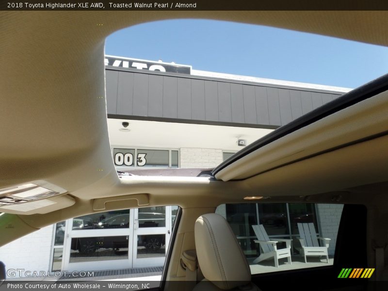 Toasted Walnut Pearl / Almond 2018 Toyota Highlander XLE AWD