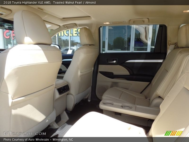 Toasted Walnut Pearl / Almond 2018 Toyota Highlander XLE AWD