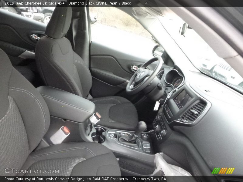 Diamond Black Crystal Pearl / Black 2019 Jeep Cherokee Latitude 4x4