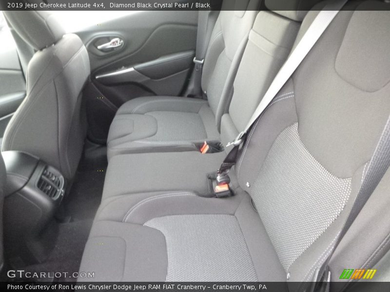 Diamond Black Crystal Pearl / Black 2019 Jeep Cherokee Latitude 4x4