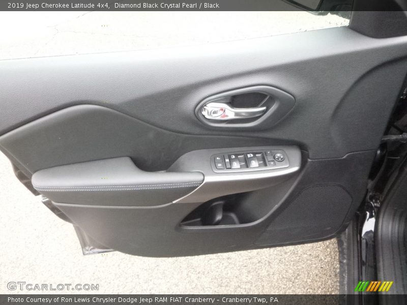Diamond Black Crystal Pearl / Black 2019 Jeep Cherokee Latitude 4x4