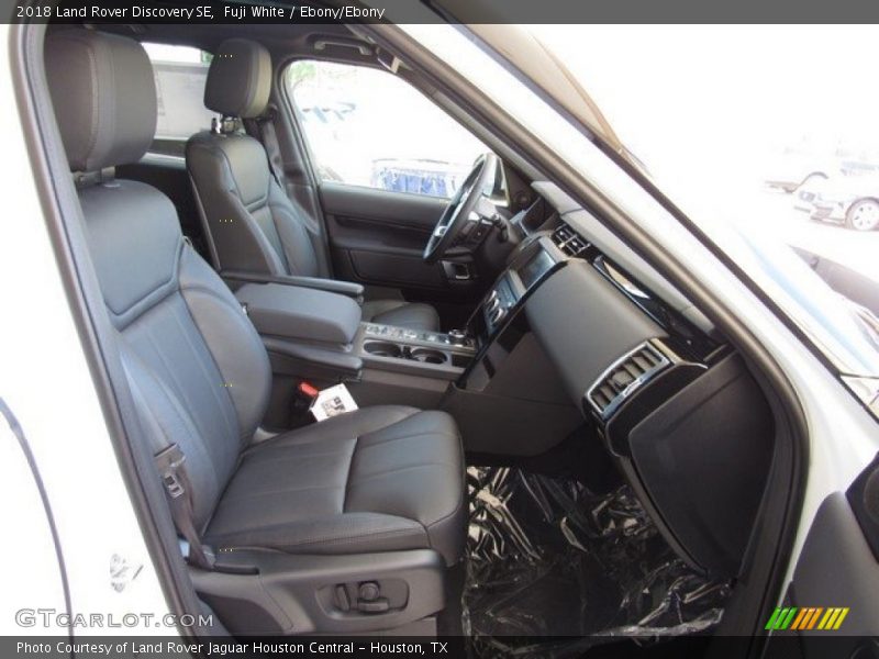 Fuji White / Ebony/Ebony 2018 Land Rover Discovery SE