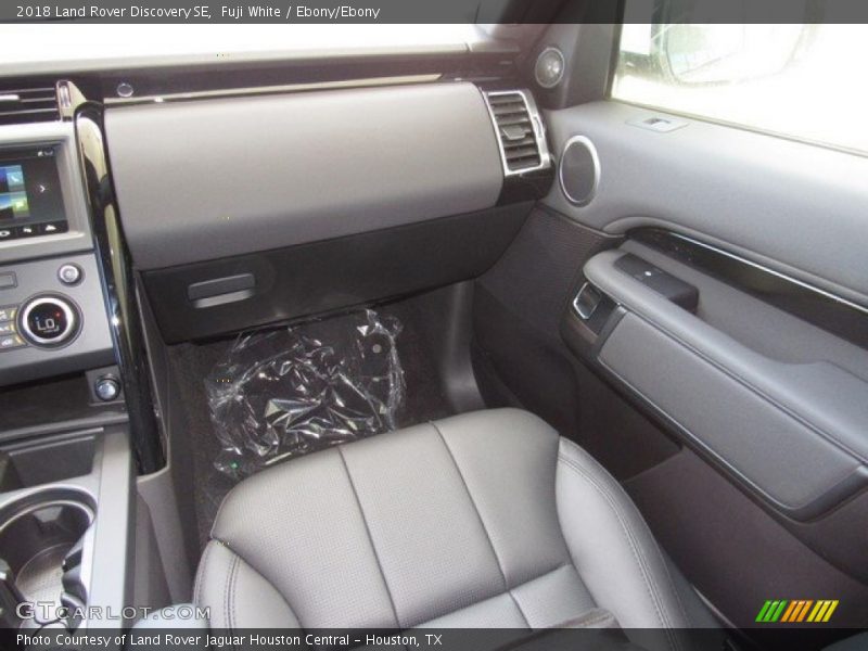 Fuji White / Ebony/Ebony 2018 Land Rover Discovery SE