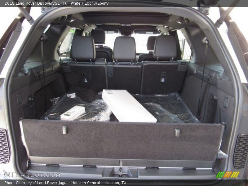 Fuji White / Ebony/Ebony 2018 Land Rover Discovery SE