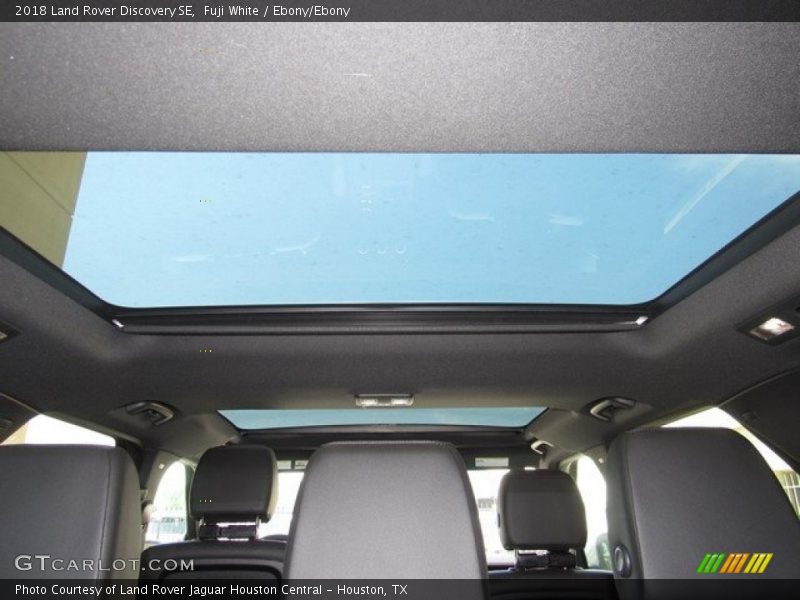 Fuji White / Ebony/Ebony 2018 Land Rover Discovery SE