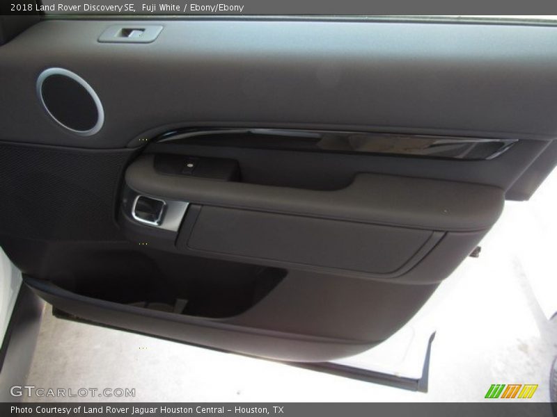 Fuji White / Ebony/Ebony 2018 Land Rover Discovery SE