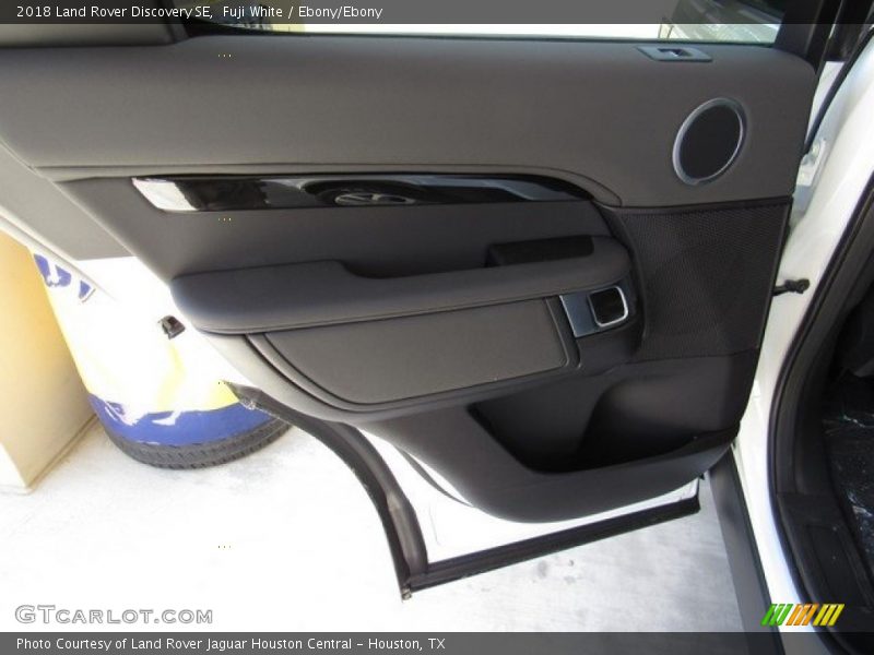 Fuji White / Ebony/Ebony 2018 Land Rover Discovery SE