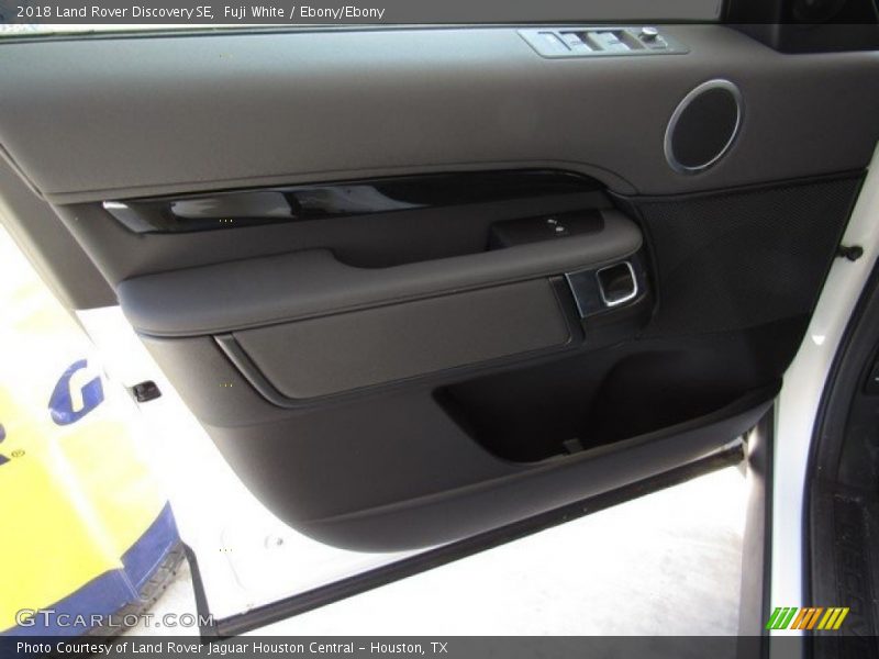 Fuji White / Ebony/Ebony 2018 Land Rover Discovery SE