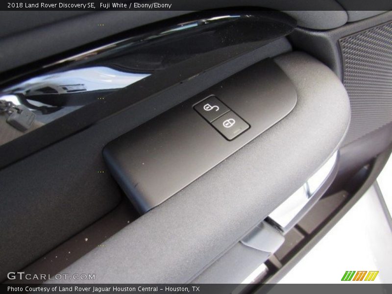 Fuji White / Ebony/Ebony 2018 Land Rover Discovery SE