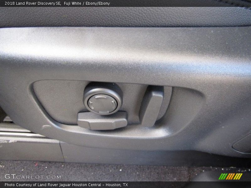 Fuji White / Ebony/Ebony 2018 Land Rover Discovery SE