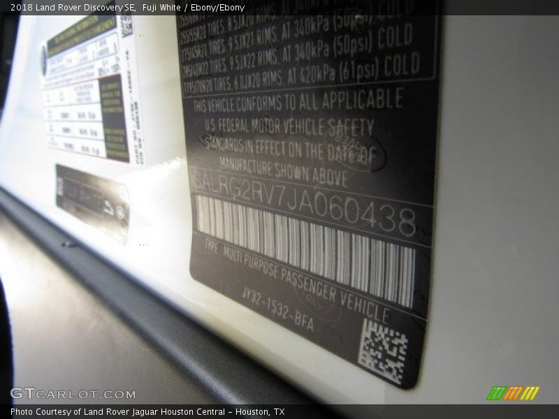Fuji White / Ebony/Ebony 2018 Land Rover Discovery SE
