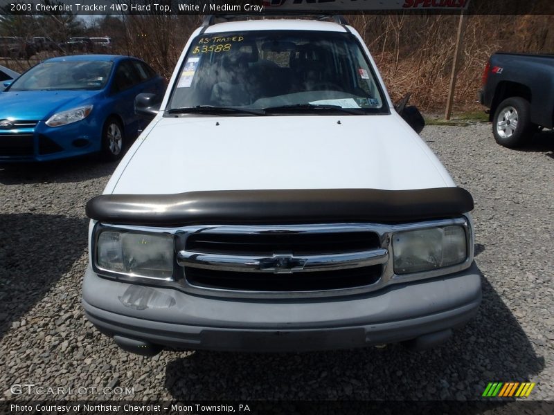 White / Medium Gray 2003 Chevrolet Tracker 4WD Hard Top