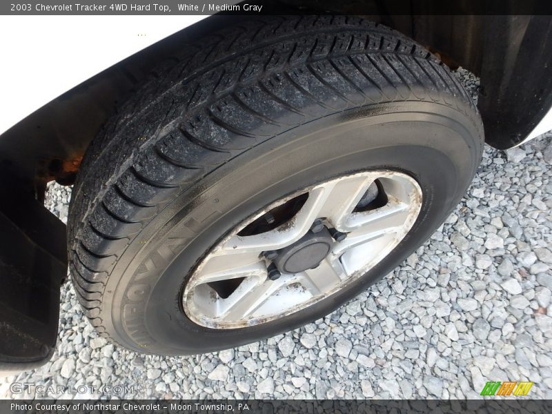 White / Medium Gray 2003 Chevrolet Tracker 4WD Hard Top