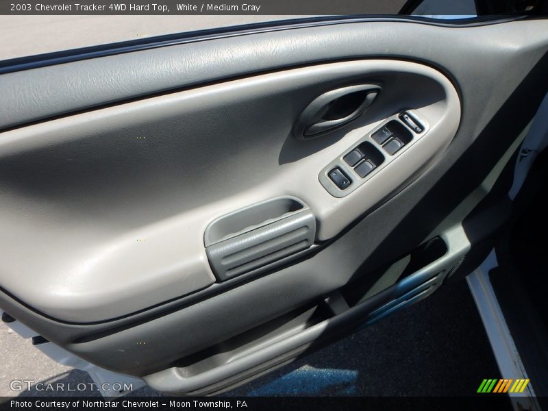 White / Medium Gray 2003 Chevrolet Tracker 4WD Hard Top