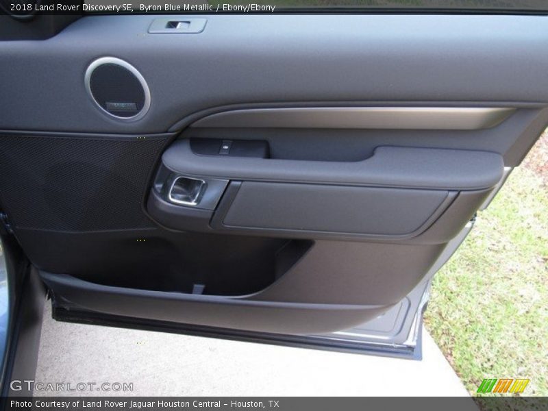 Byron Blue Metallic / Ebony/Ebony 2018 Land Rover Discovery SE