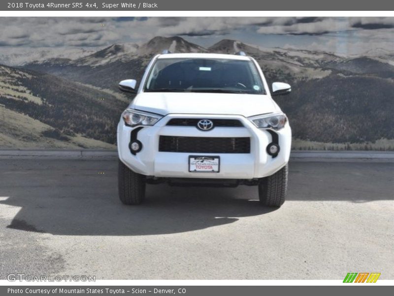Super White / Black 2018 Toyota 4Runner SR5 4x4