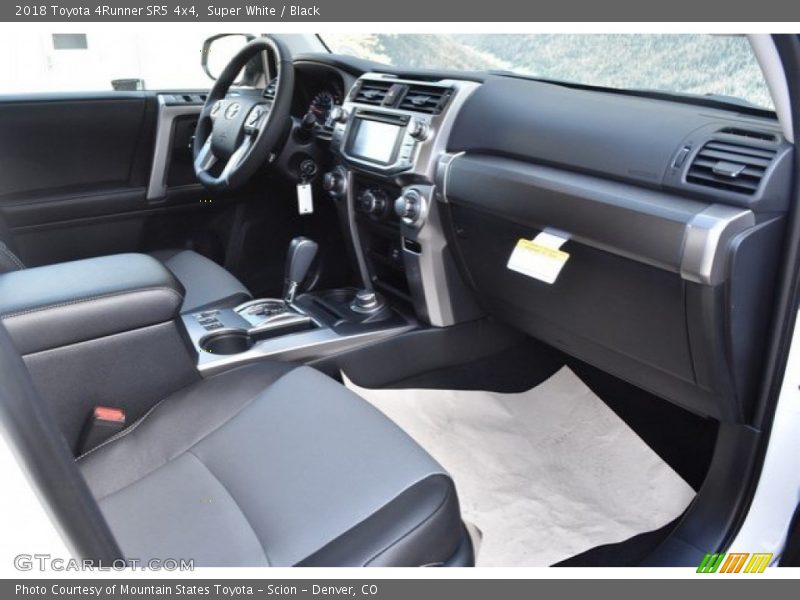 Super White / Black 2018 Toyota 4Runner SR5 4x4