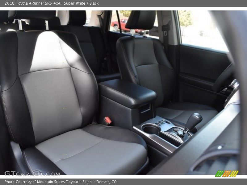 Super White / Black 2018 Toyota 4Runner SR5 4x4