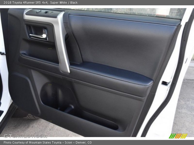 Super White / Black 2018 Toyota 4Runner SR5 4x4