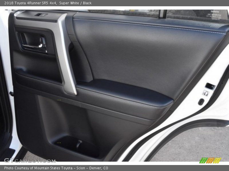 Super White / Black 2018 Toyota 4Runner SR5 4x4